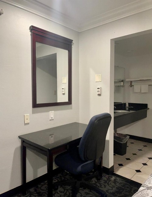 Americas Best Value Inn - Downtown/Convention Center - image 8