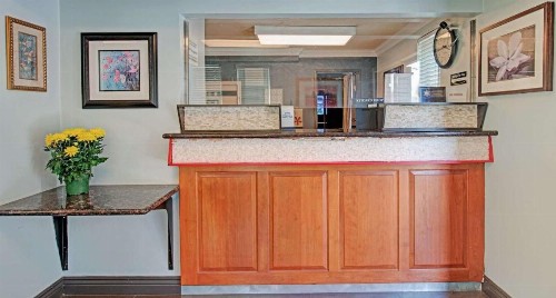 Super 8 by Wyndham Sacramento/Florin Rd - image 3