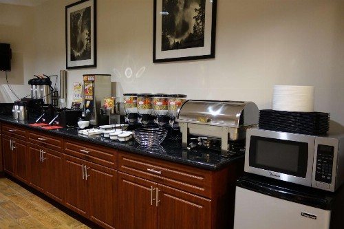 Ramada by Wyndham Sacramento - image 3
