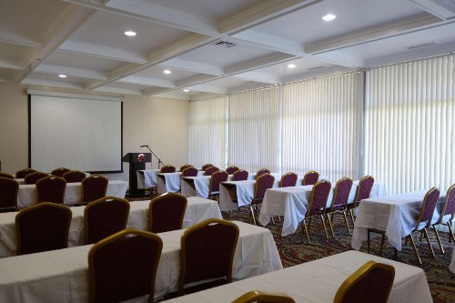 Ramada by Wyndham Sacramento - image 9