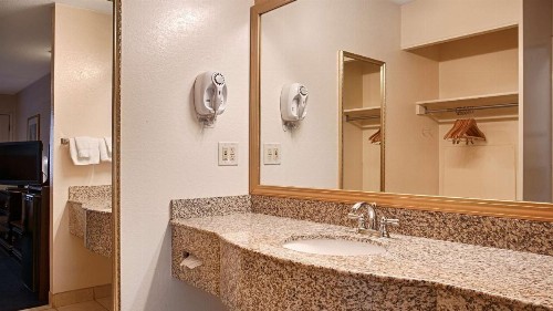Best Western Sandman Hotel - image 19