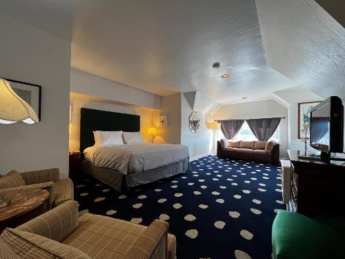 Sterling Hotel - image 11