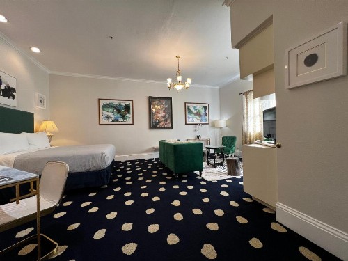 Sterling Hotel - image 13