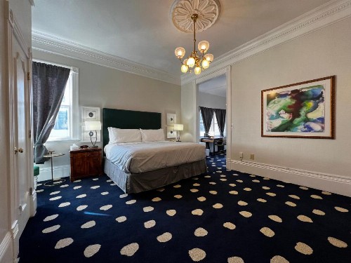 Sterling Hotel - image 19
