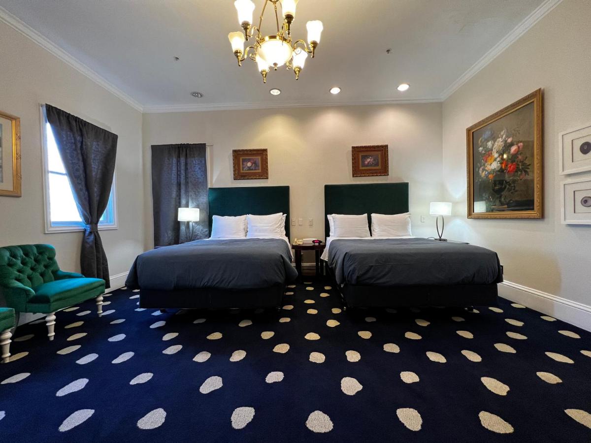 Sterling Hotel - image 2