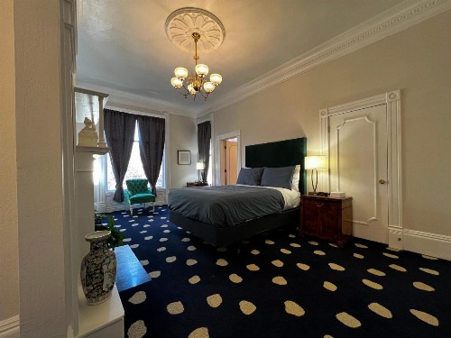 Sterling Hotel - image 22