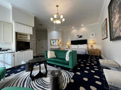 Sterling Hotel - image 23