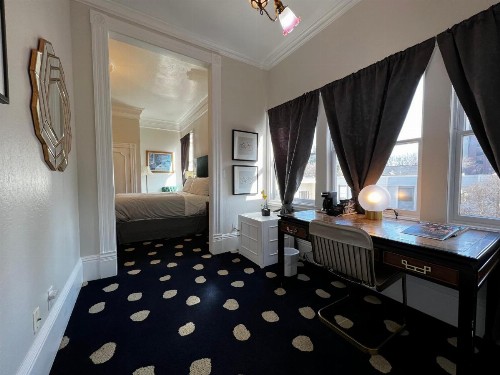 Sterling Hotel - image 24