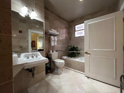 Sterling Hotel - image 27