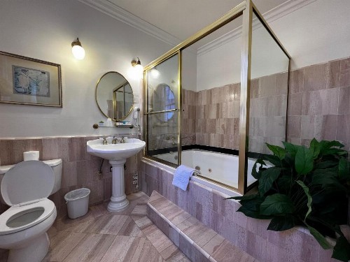 Sterling Hotel - image 3