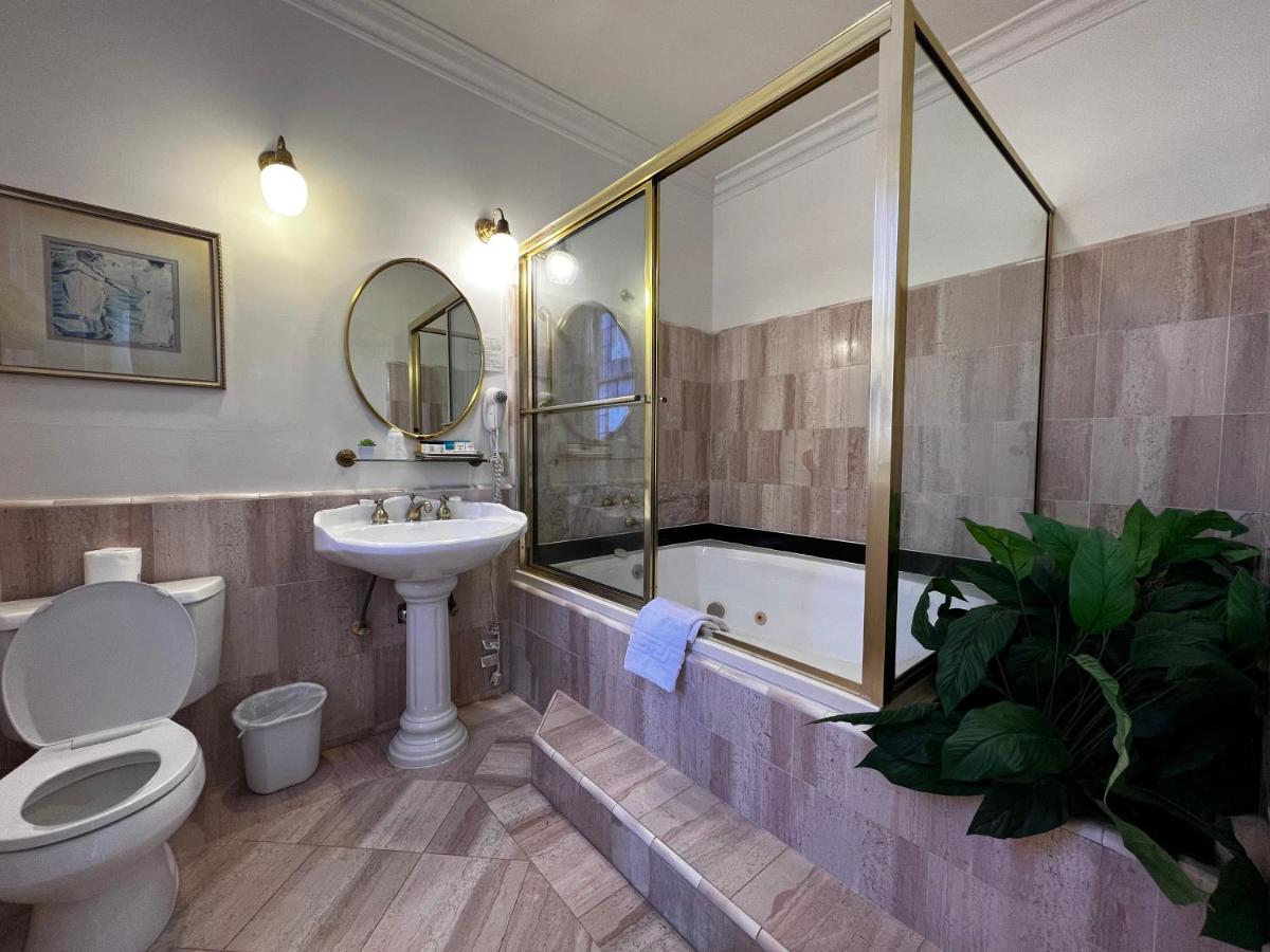 Sterling Hotel - image 3