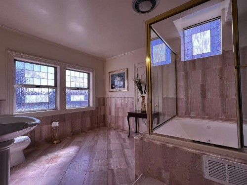 Sterling Hotel - image 33