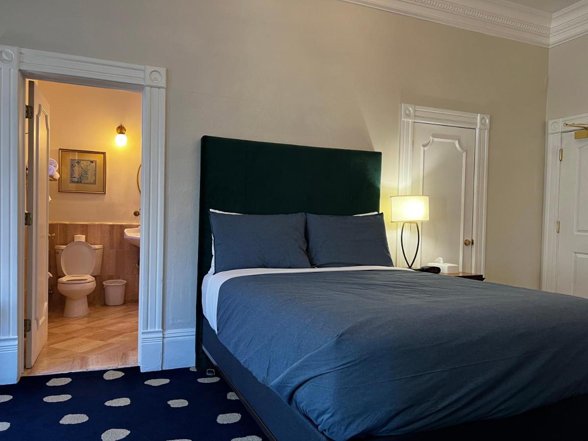 Sterling Hotel - image 4