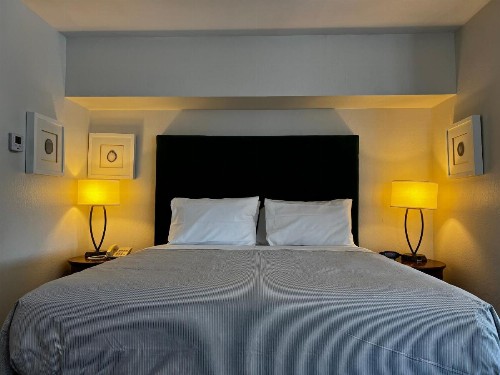 Sterling Hotel - image 6