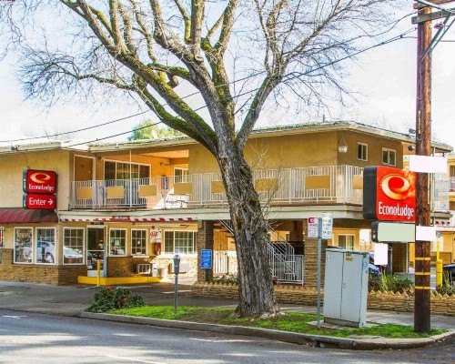 Econo Lodge Sacramento Convention Center - image 13