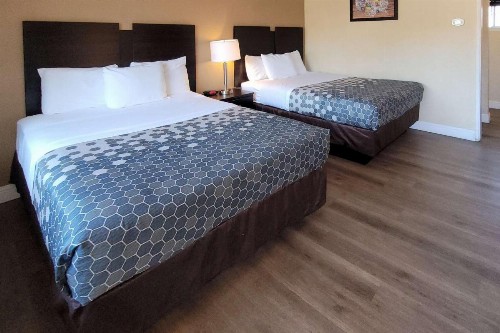 Econo Lodge Sacramento Convention Center - image 17