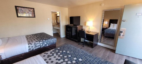 Econo Lodge Sacramento Convention Center - image 2