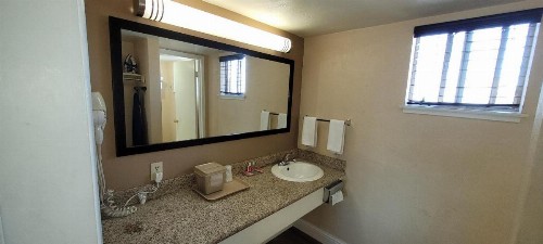 Econo Lodge Sacramento Convention Center - image 21