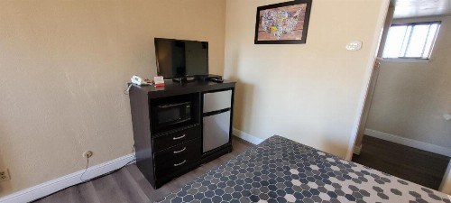 Econo Lodge Sacramento Convention Center - image 22