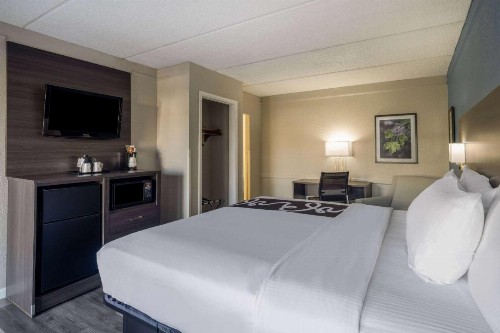 La Quinta Inn by Wyndham Sacramento North - image 11