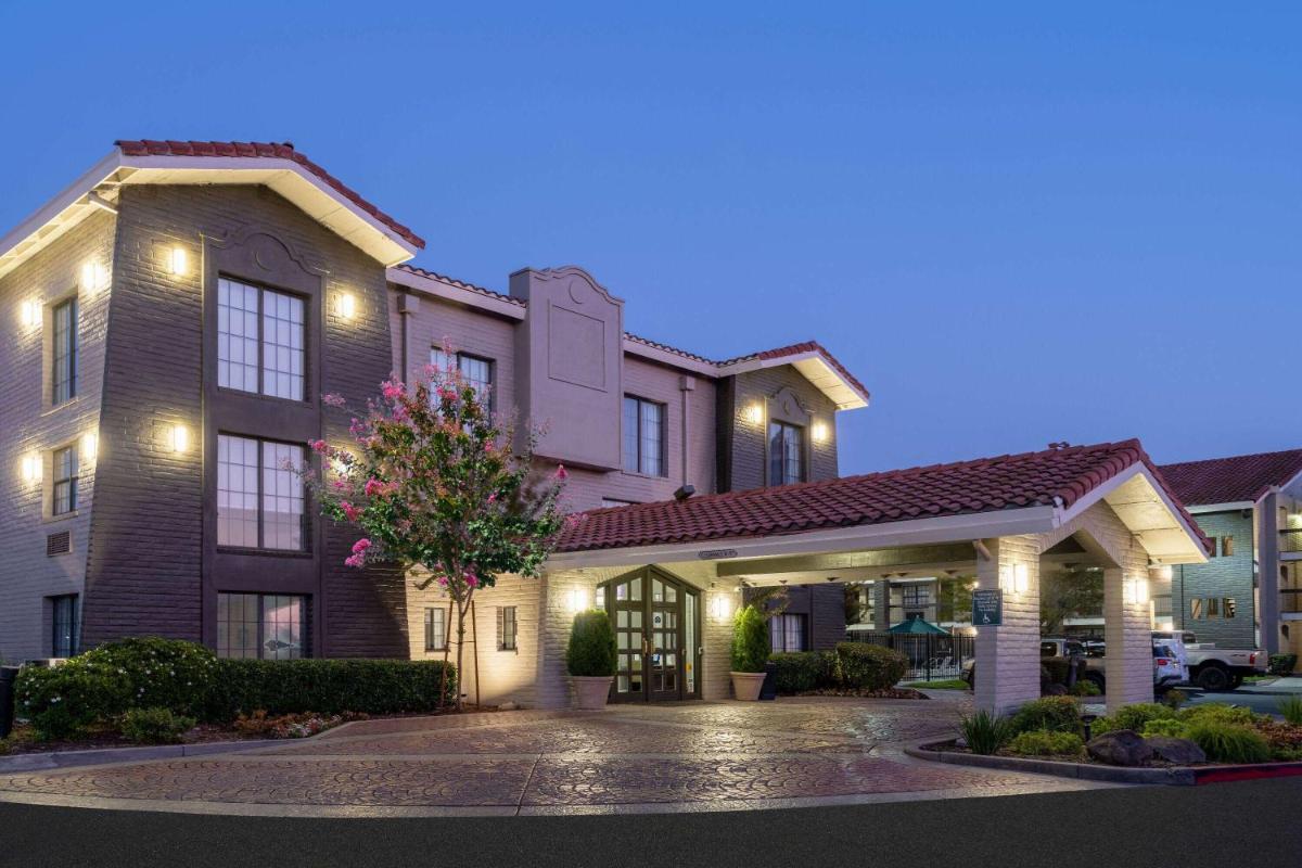 La Quinta Inn by Wyndham Sacramento North - image 2