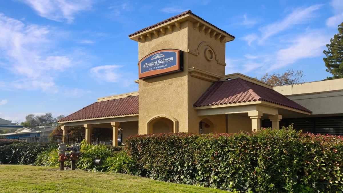 La Quinta Inn & Suites by Wyndham Sacramento Downtown - main image