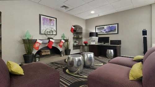 La Quinta Inn & Suites by Wyndham Sacramento Downtown - image 16