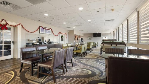 La Quinta Inn & Suites by Wyndham Sacramento Downtown - image 21