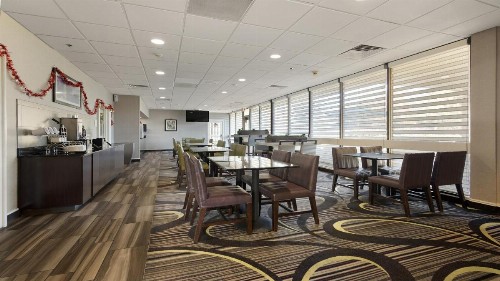La Quinta Inn & Suites by Wyndham Sacramento Downtown - image 22
