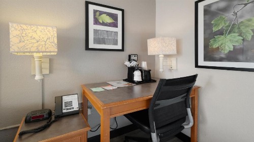 La Quinta Inn & Suites by Wyndham Sacramento Downtown - image 48
