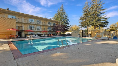 La Quinta Inn & Suites by Wyndham Sacramento Downtown - image 8