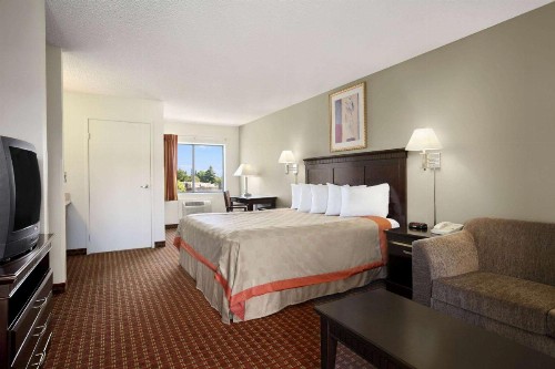 Days Inn & Suites by Wyndham Rancho Cordova - image 4