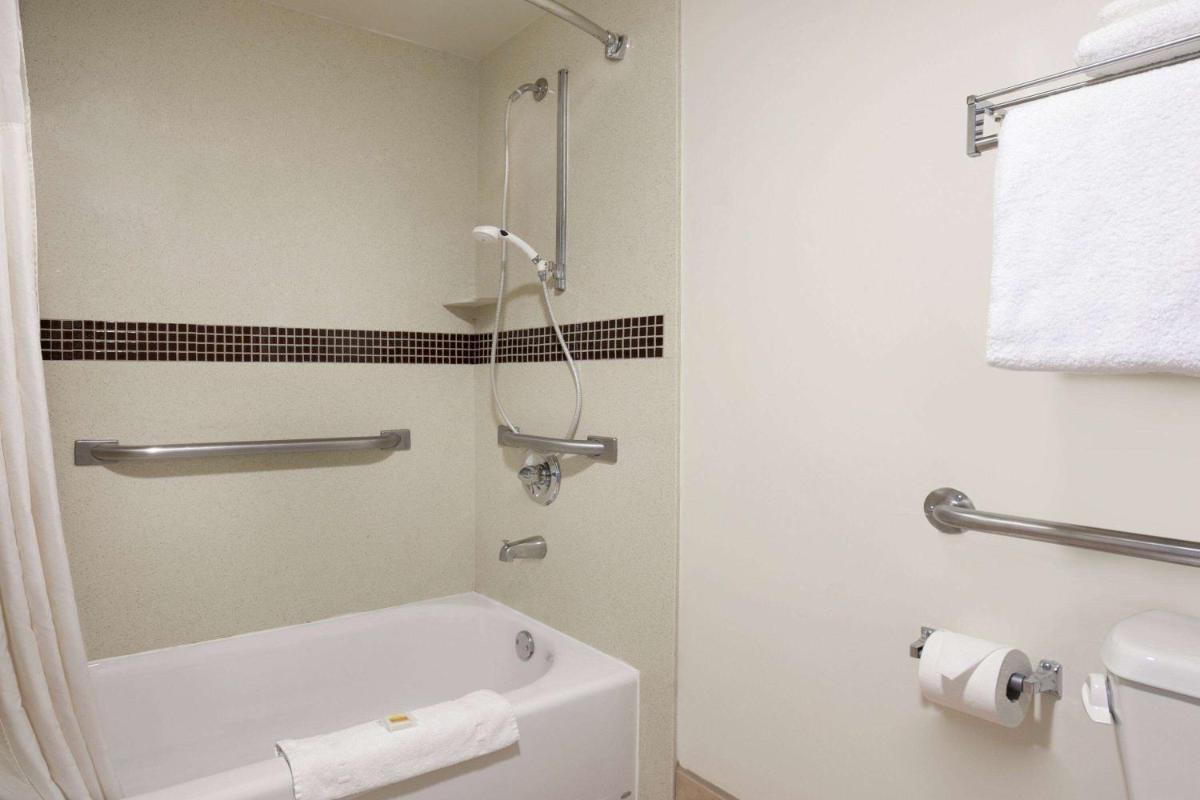 Days Inn & Suites by Wyndham Rancho Cordova - image 6
