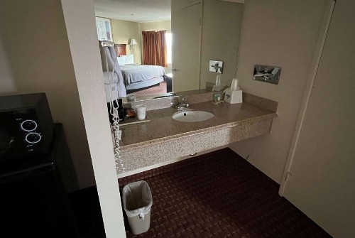 Days Inn & Suites by Wyndham Rancho Cordova - image 7
