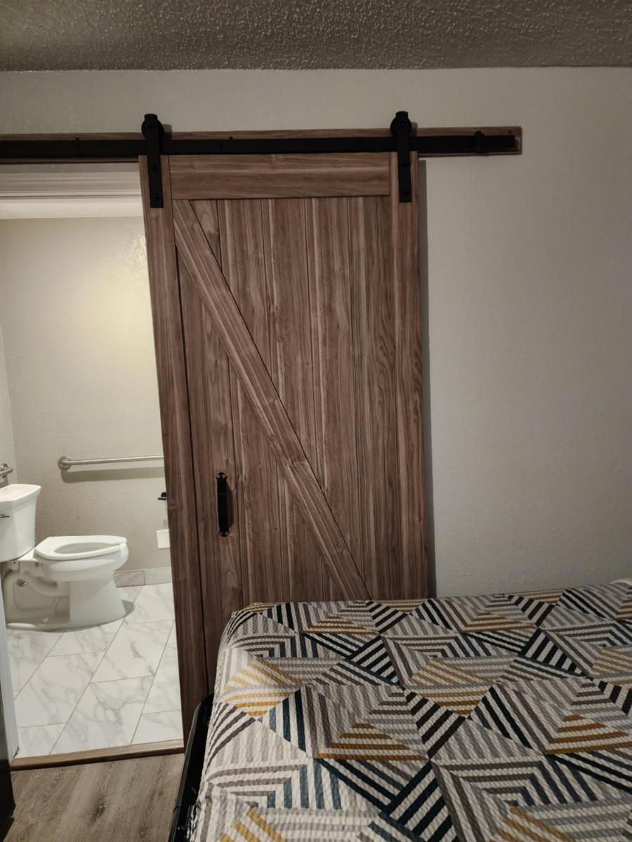 Sacramento Inn & Suites - image 2