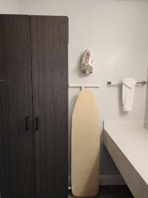 Sacramento Inn & Suites - image 26