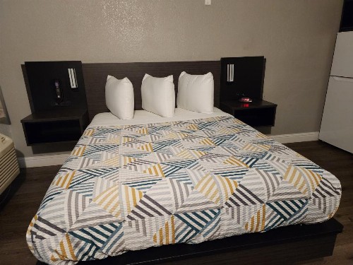 Sacramento Inn & Suites - image 3