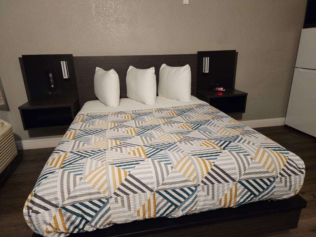 Sacramento Inn & Suites - image 3