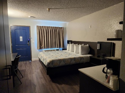 Sacramento Inn & Suites - image 31