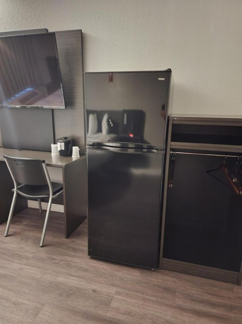 Sacramento Inn & Suites - image 34