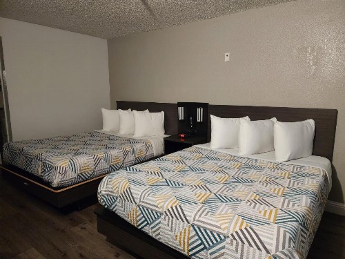 Sacramento Inn & Suites - image 4