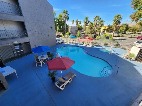 Sacramento Inn & Suites - image 40