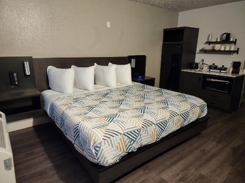 Sacramento Inn & Suites - image 6