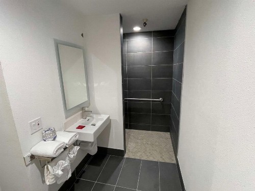 Roy Inn & Suites -Sacramento Midtown - image 10