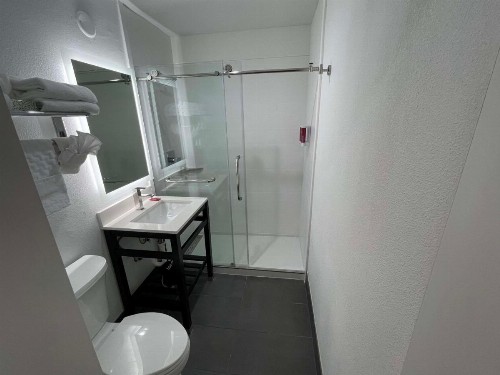 Roy Inn & Suites -Sacramento Midtown - image 14