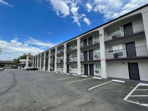 Roy Inn & Suites -Sacramento Midtown - image 3