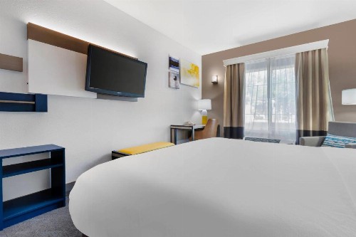 Comfort Inn & Suites Sacramento – University Area - image 21