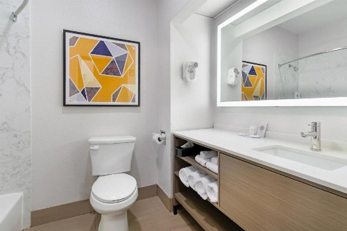 Comfort Inn & Suites Sacramento – University Area - image 50