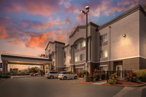 Comfort Inn & Suites Sacramento – University Area - image 6