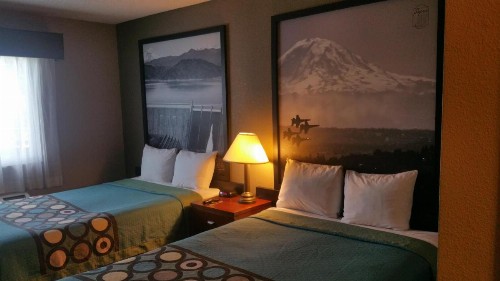 Super 8 by Wyndham Sacramento - image 9
